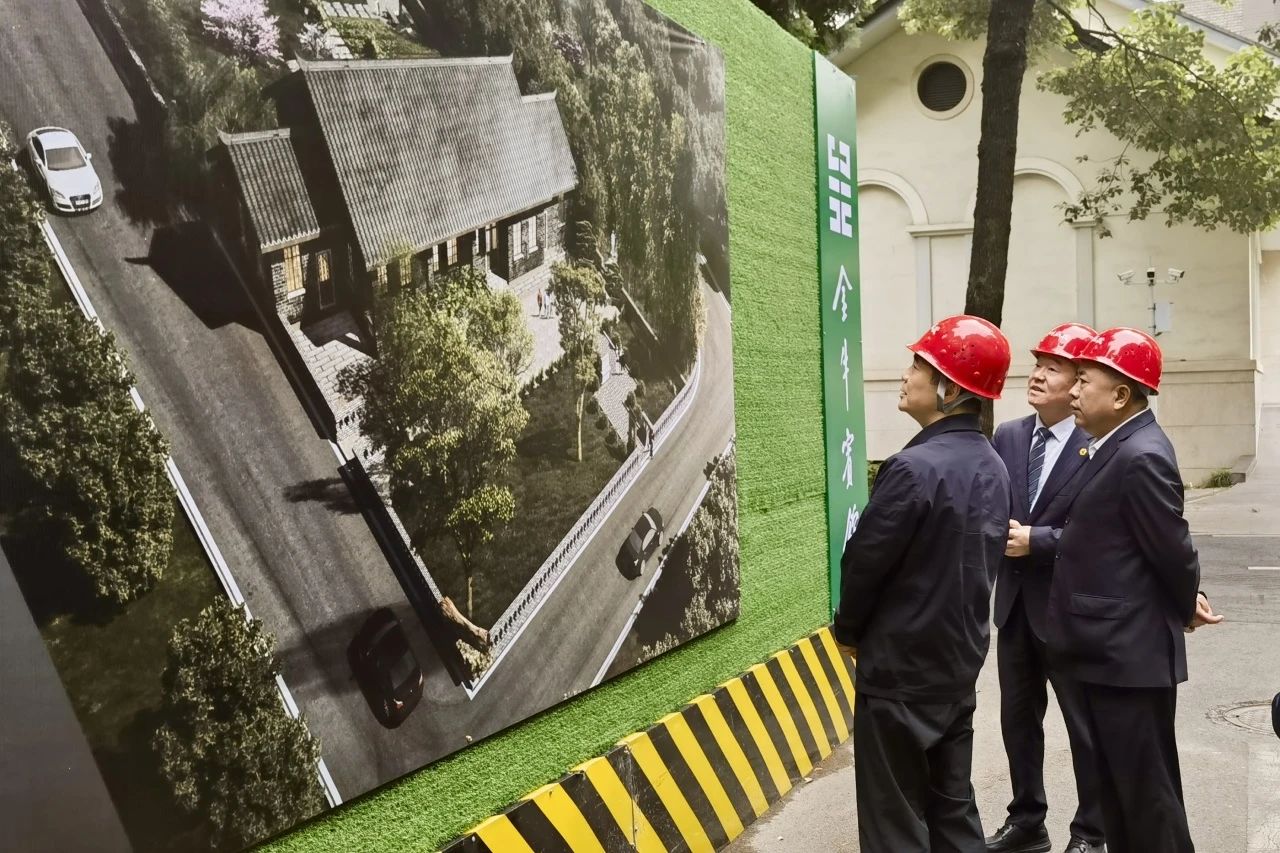 省尊龙凯时集团党委书记、董事长游勇到金牛宾馆调研张大千旧居保护修缮及环境整治工作