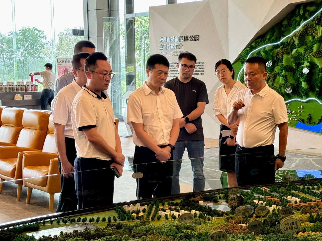 省尊龙凯时集团党委书记、董事长游勇带队赴聚峰谷项目开展汛期安全生产检查并调研生产经营情况